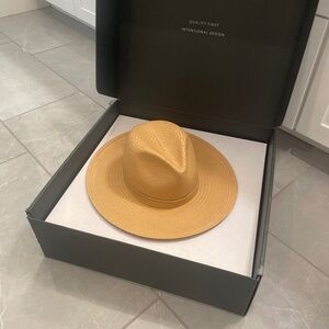 Janessa Leone Simone Packable Straw Hat, NWOT in Box, Size M